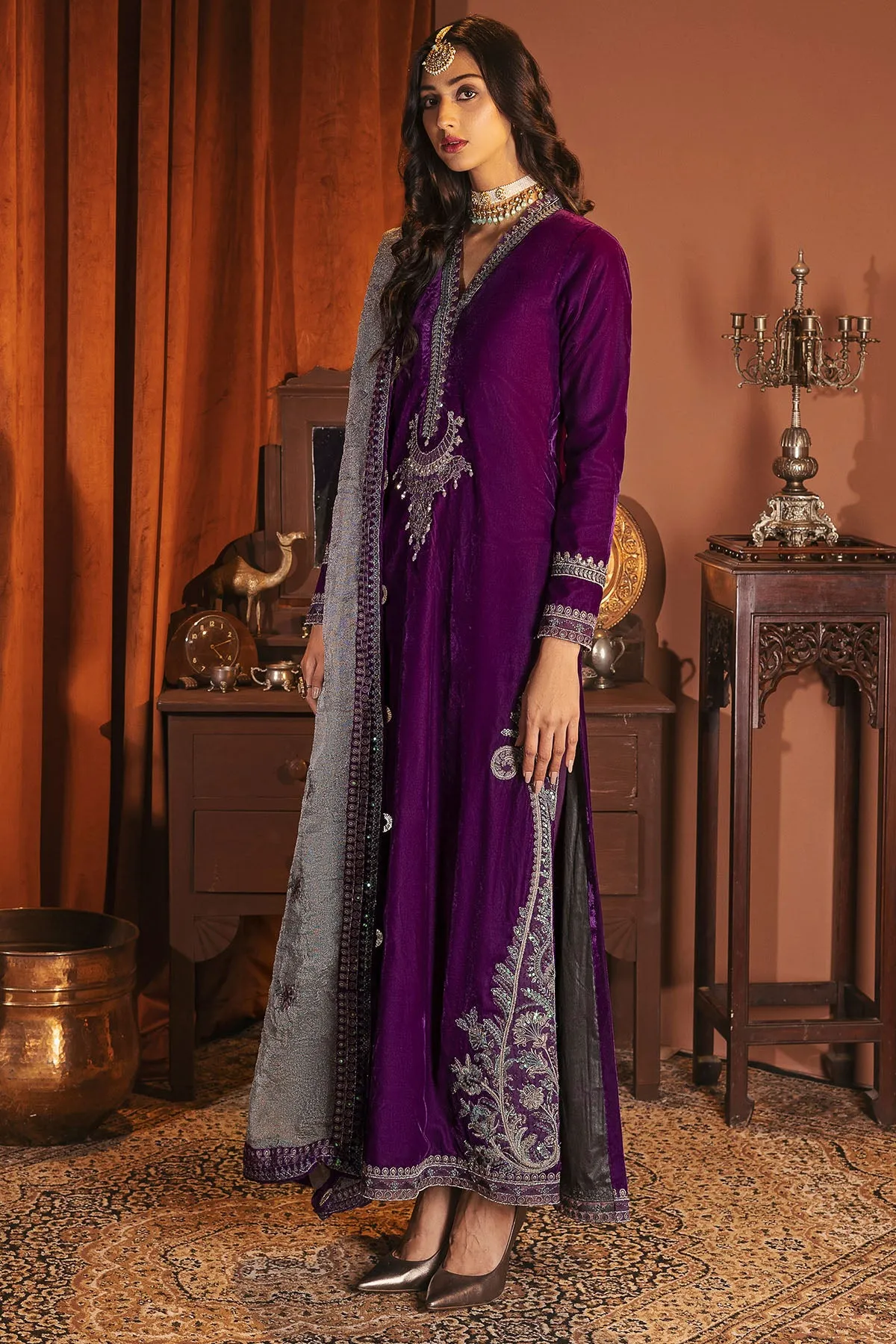 3168-MEHAR-UN-NISA EMBROIDERED VELVET UNSTITCHED