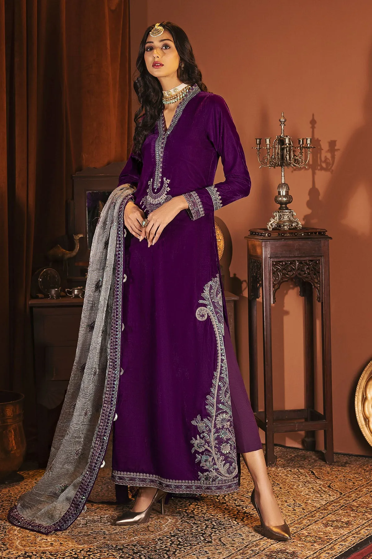 3168-MEHAR-UN-NISA EMBROIDERED VELVET UNSTITCHED
