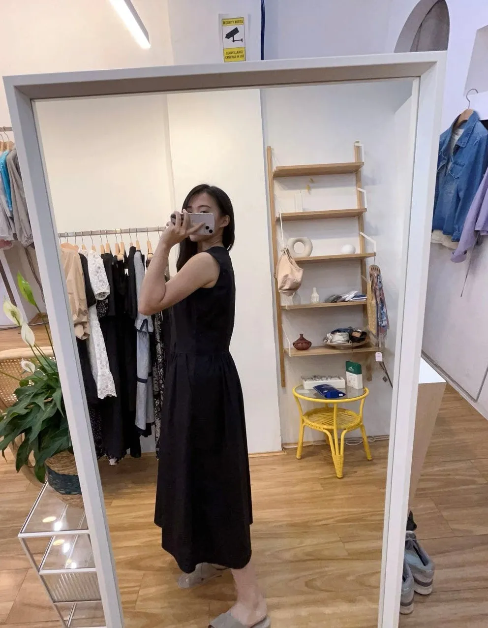 Black sleeveless dress