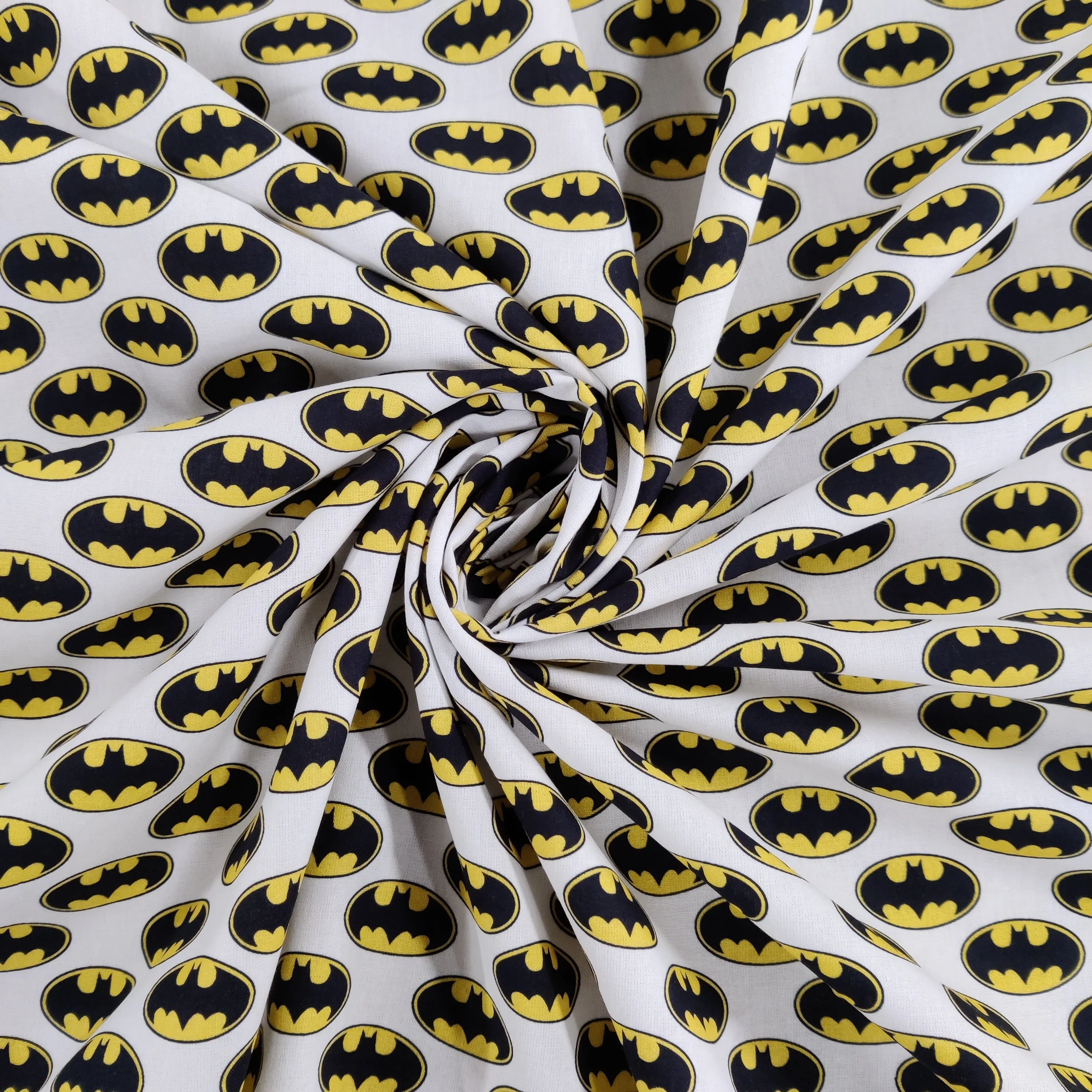 FS636_7 Batman Classic Badge Cotton