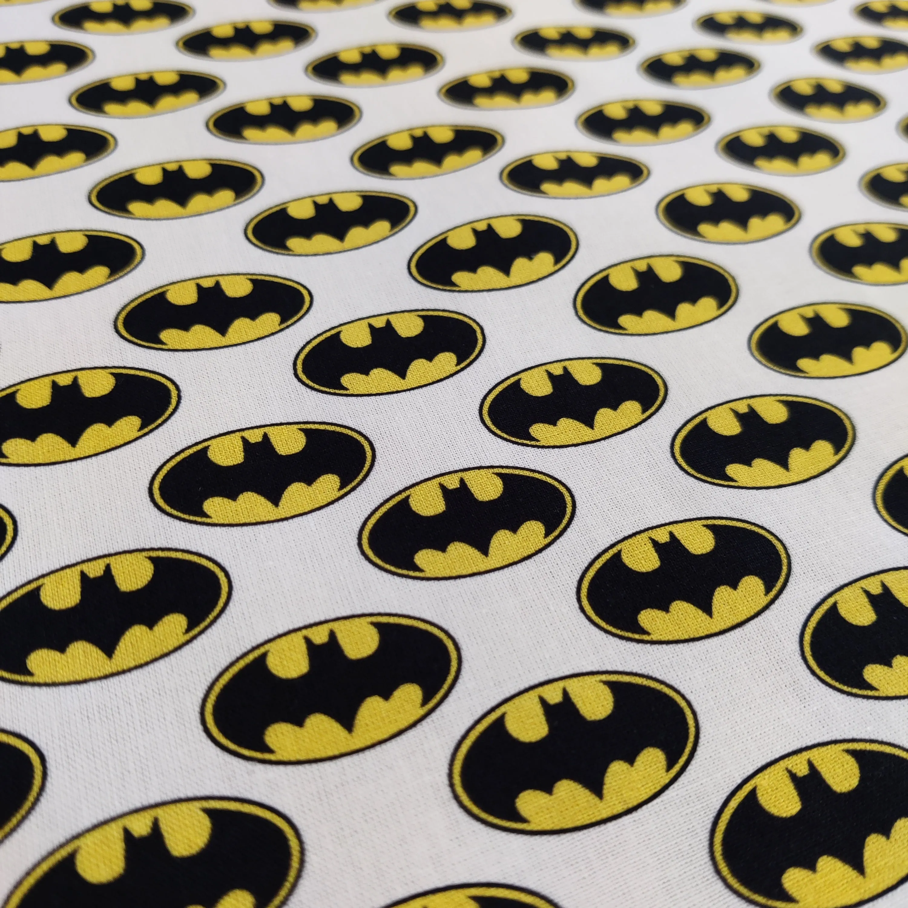 FS636_7 Batman Classic Badge Cotton