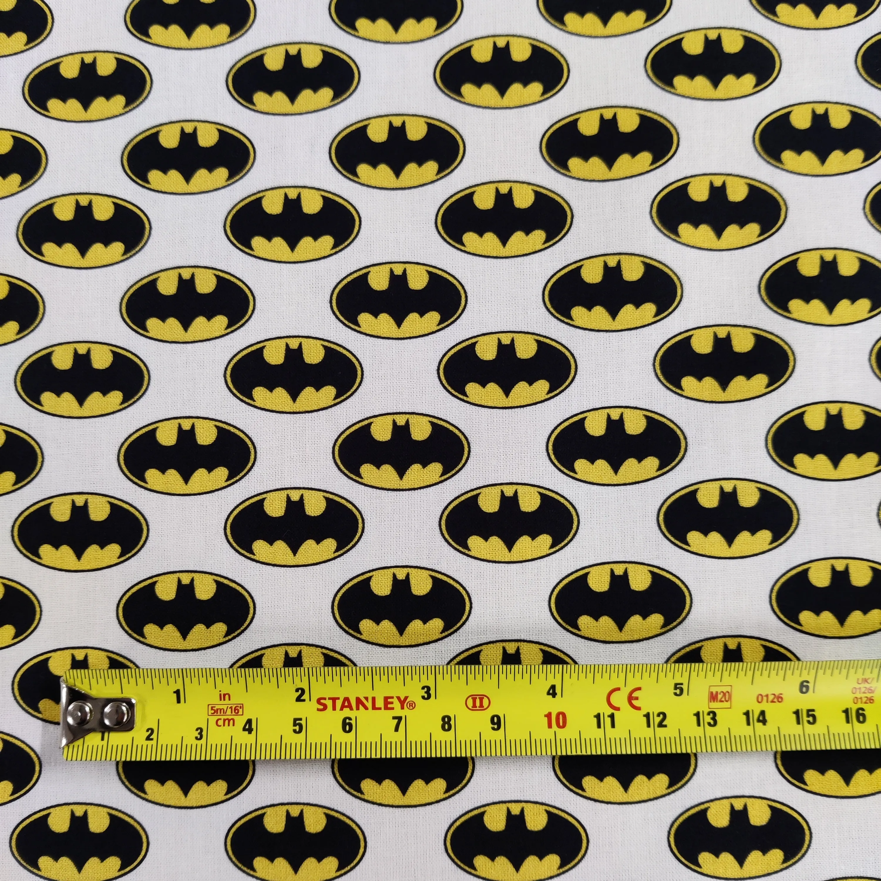 FS636_7 Batman Classic Badge Cotton