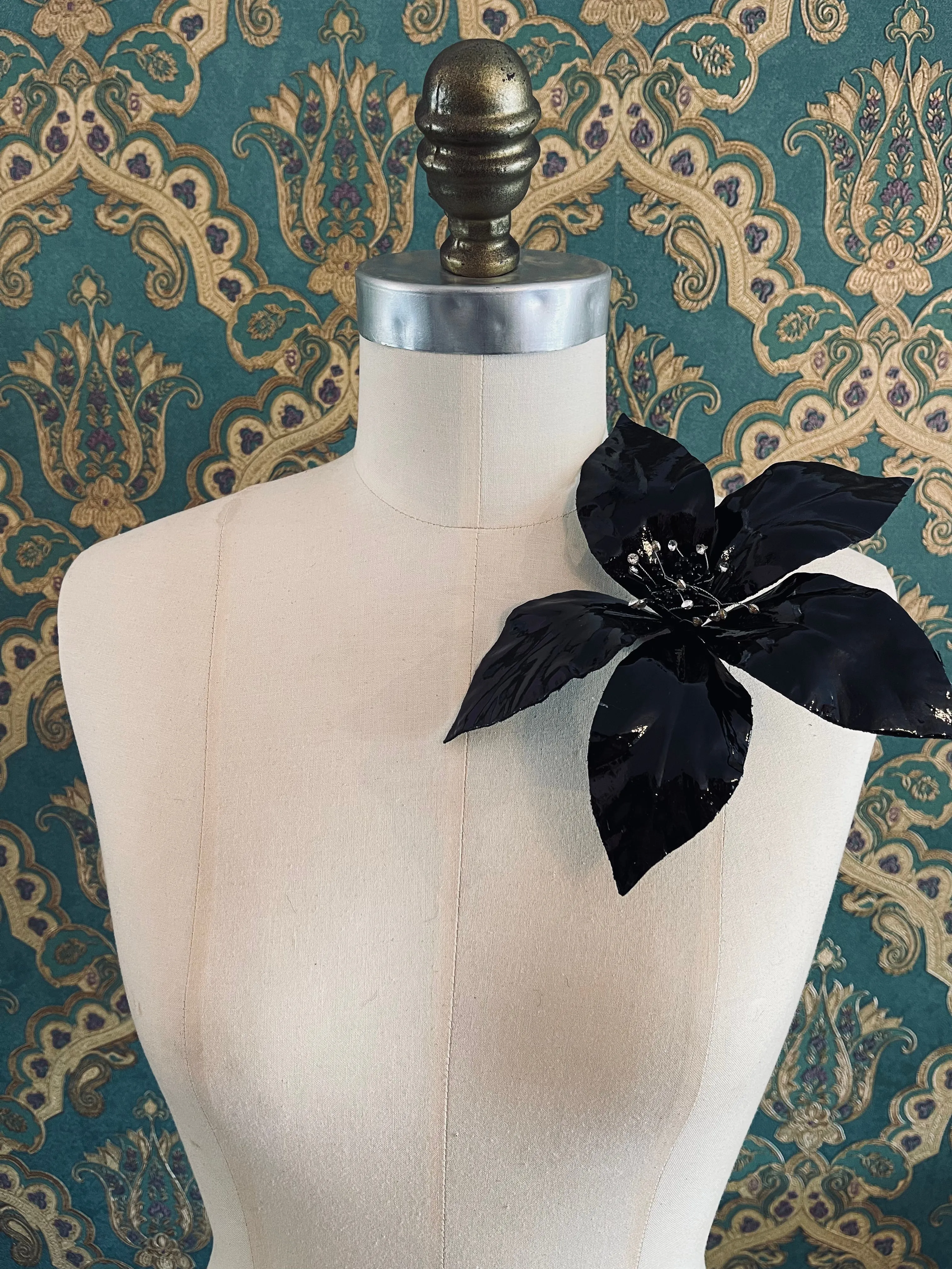 Giglio Flower Brooch