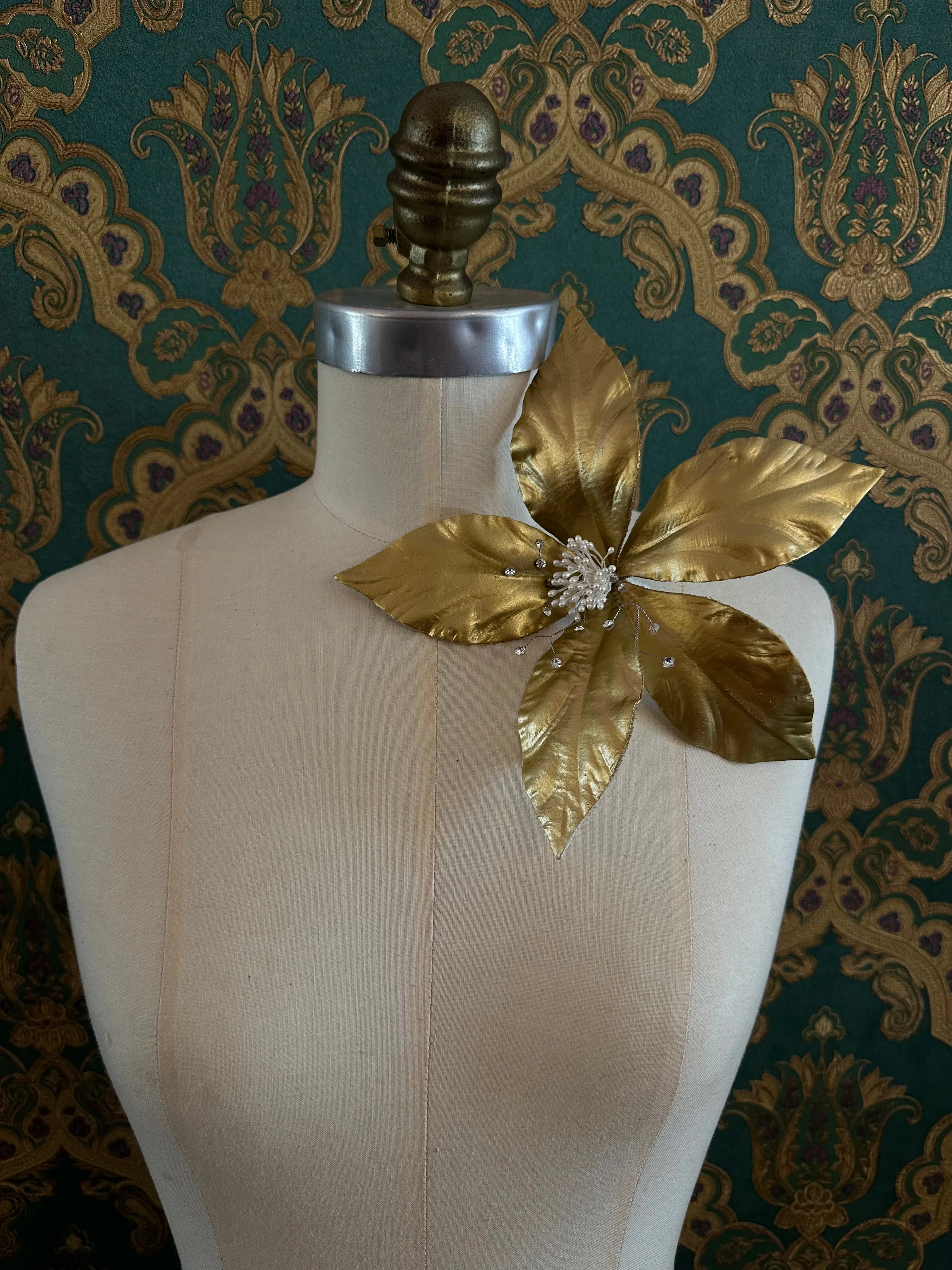 Giglio Flower Brooch