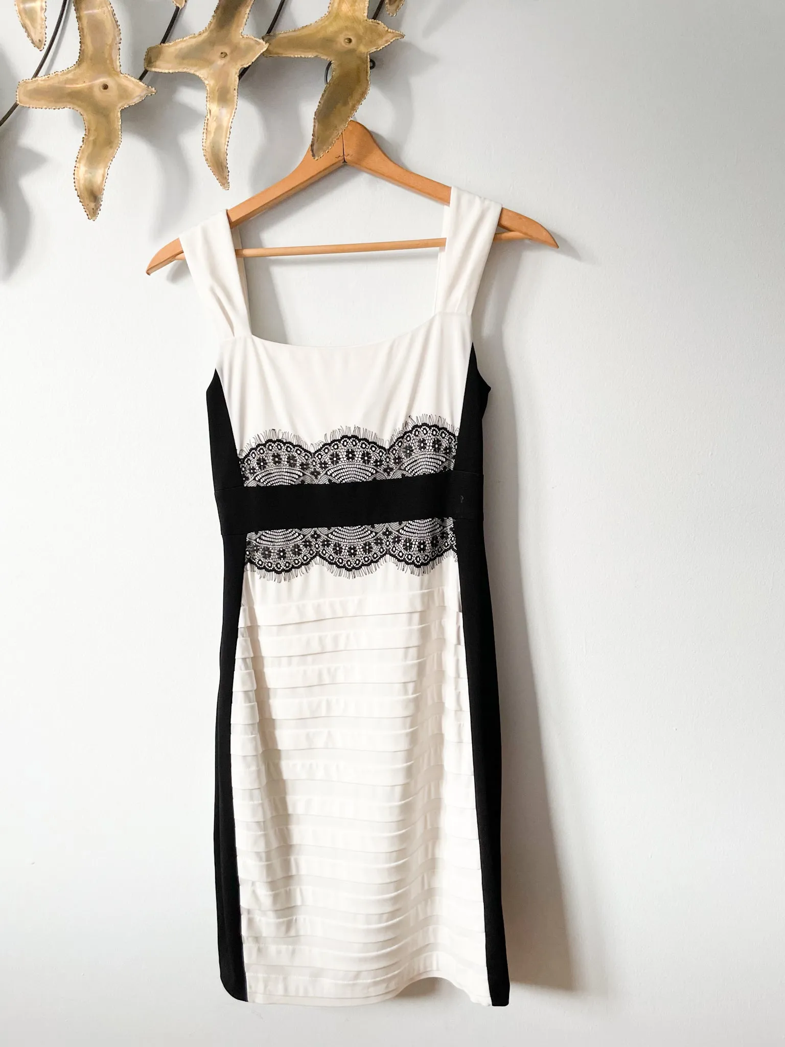 Jax White Black Colour Block Eyelash Lace Sheath Dress - Size 2