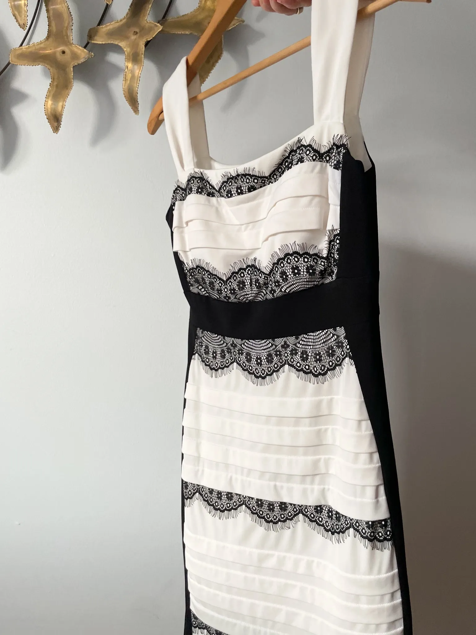 Jax White Black Colour Block Eyelash Lace Sheath Dress - Size 2