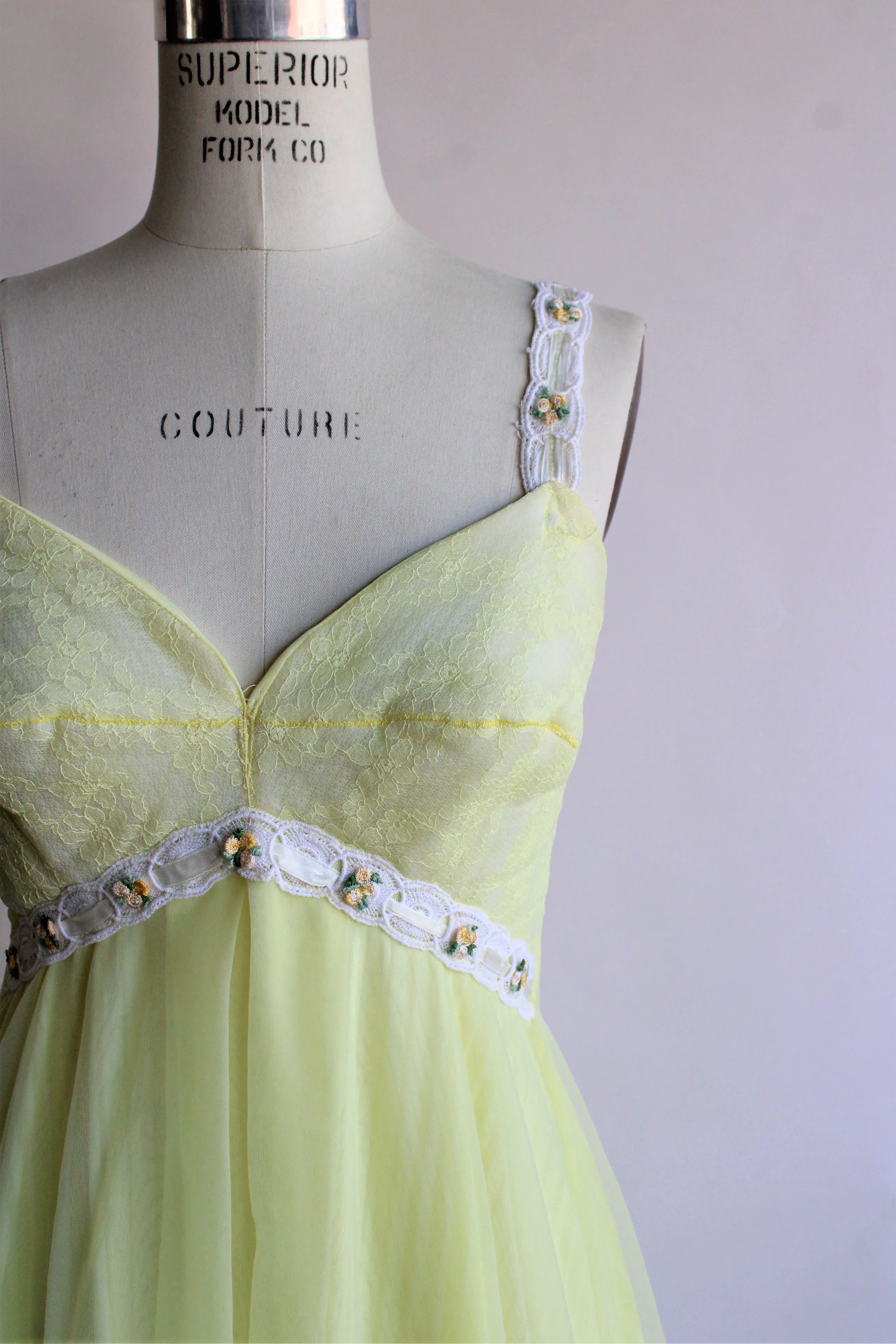 Vintage 1960s Yellow Babydoll Nightie