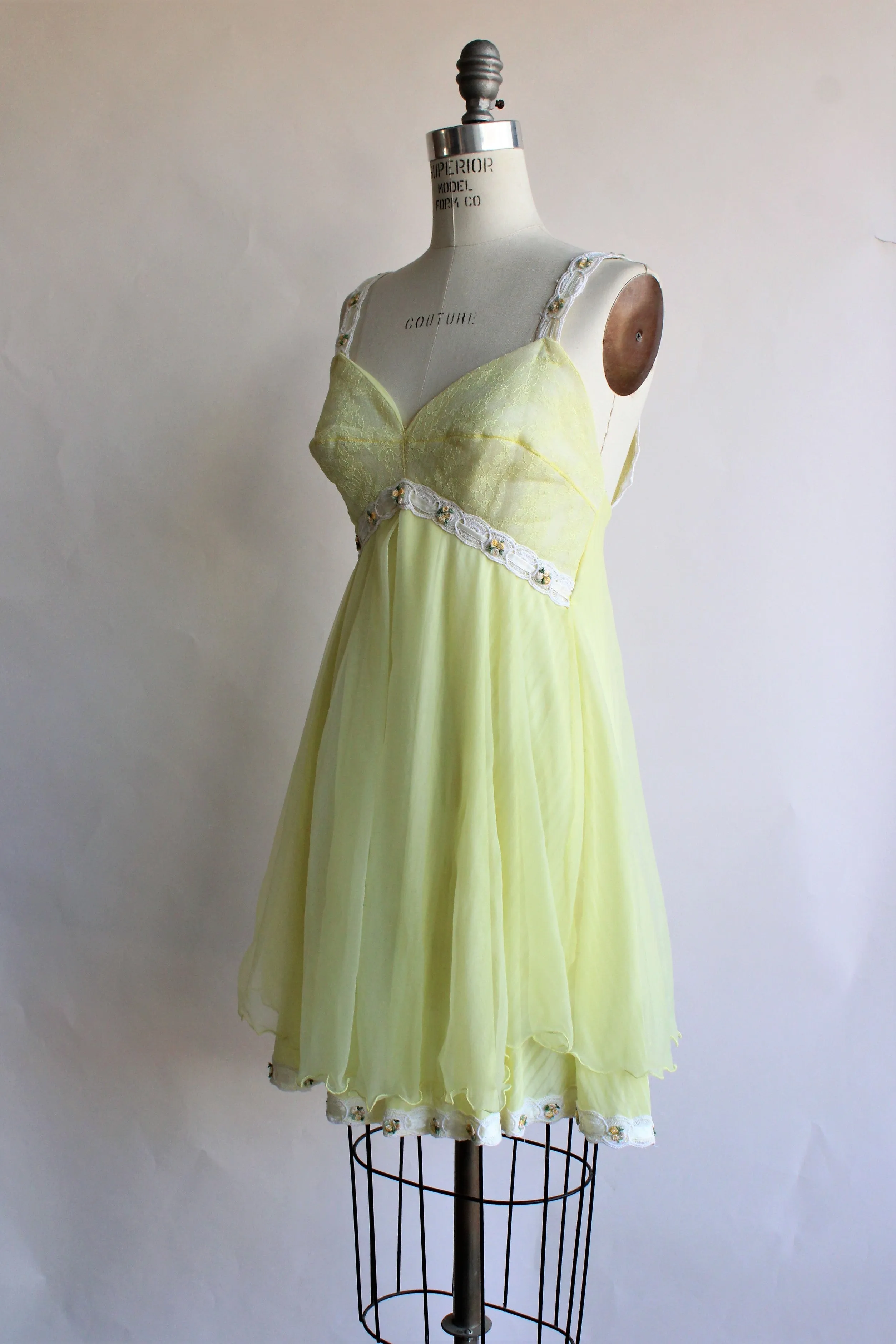 Vintage 1960s Yellow Babydoll Nightie