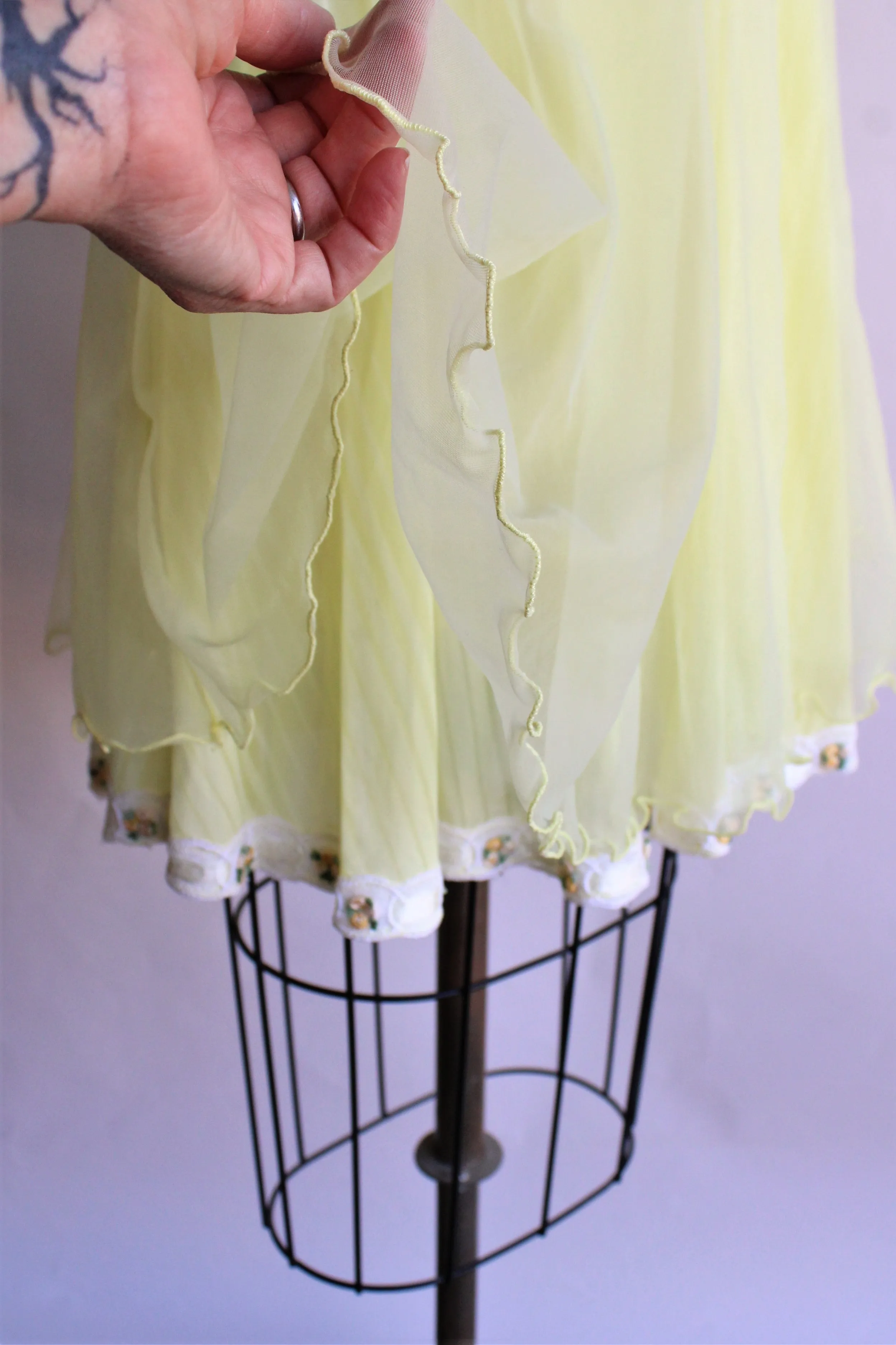 Vintage 1960s Yellow Babydoll Nightie